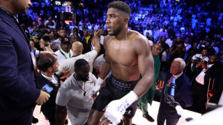 Бившият шампион на WBA IBF и WBO в тежка категория