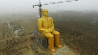 Разрушиха 37-метрова статуя на Мао Цзедун в китайско село