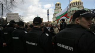 Част от протестиращите си намериха партия за изборите