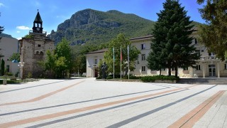 Ураганен вятър със скорост над 200 км ч връхлетя Враца съобщава