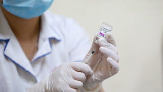 Гърция регистрира първи смъртен случай на ваксиниран срещу COVID-19
