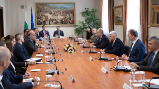 Президентът Румен Радев проведе работна среща с представители на Военновъздушния