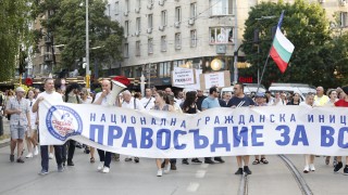 Отпор срещу диктатурата Под този надслов се проведе протеста срещу