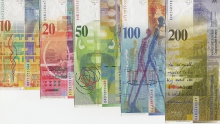 Само швейцарският франк се противопоставя на силния долар