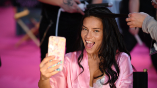 Зад кулисите на шоуто на Victoria's secret (СНИМКИ)