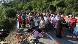 Близки на жертвите от катастрофата край Своге пишат на Борисов