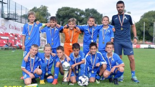 Възпитаниците на Детско юношеската школа на Левски спечелиха три трофея на
