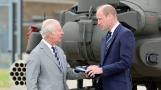 Крал Чарлз бавно но целенасочено се завръща към работните си