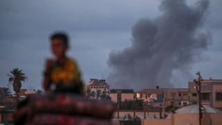 Най малко 24 души загинаха а 93 други бяха ранени след