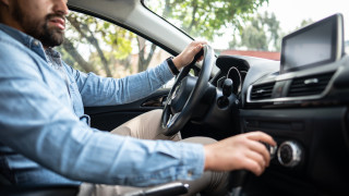 Много обичаме лятото заради морето планината коктейлите бирите и още