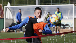 Нападателят на Левски Станислав Иванов не е контузен каквито информации