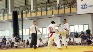 Над 1400 професионални каратисти състезатели инструктори и треньори по карате