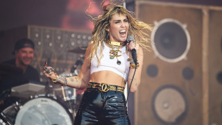 Майли Сайръс е царица на кавърите и почитателите й вече