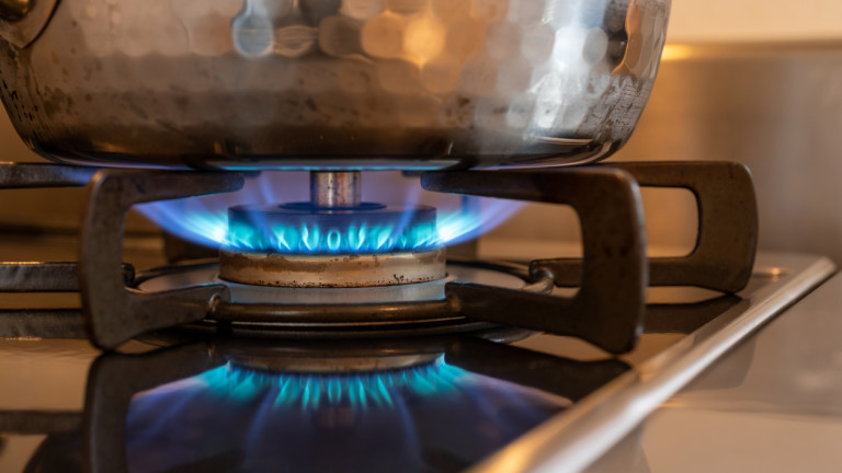 С близо 300% по-високи сметки за газ ще плащат българите този март