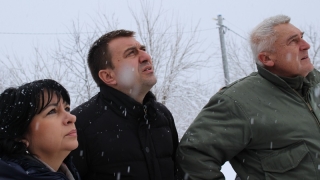 Стотици населени места остават без ток