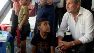 Турция да получи €1 млрд. от ЕС за бежанците, призовава Йоханес Хан