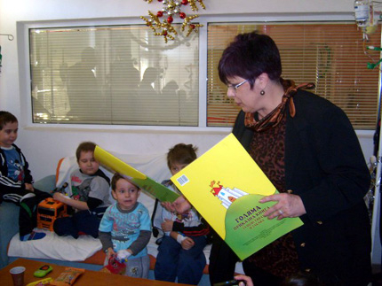 Ученици зарадваха малки пациенти в Пловдив 