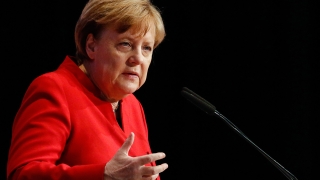 Меркел се закани да намери виновниците за атаката в Дортмунд