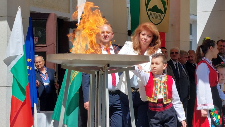 Йотова: До дни президентът решава за първия мандат