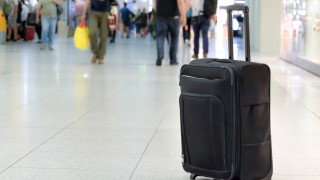 Изоставен куфар вдигна на крак службите и блокира движението в