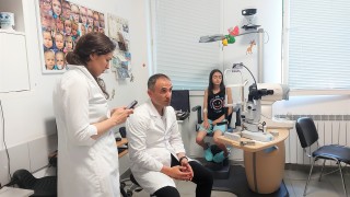 От УМБАЛ Александорвска извършиха сложна очна операция на 12 годишно момиче