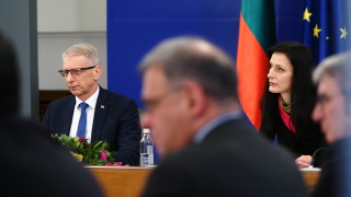Кризата е факт, но все още не дълбаем дъното