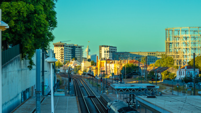 Защо забраните за краткосрочни наеми не охлаждат цените на жилищата? Поуки от Лисабон до Атина