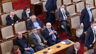 Провал на извънредното заседание на парламента