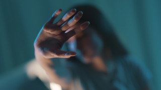 Нов случай на домашно насилие Мъж наряза лицето на съпругата