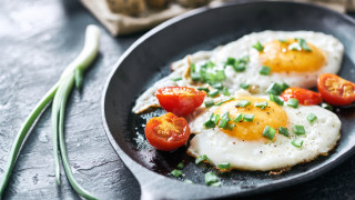 Пържените яйца са една от тези храни които макар и