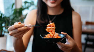 Храната, която помага да се отървем от микропластмасата в организма ни