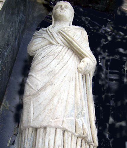 Криминалисти дават на НИМ антична мраморна статуя