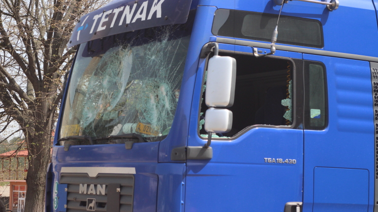 Инцидент затрудни движението по пътя Мездра-Ботевград 