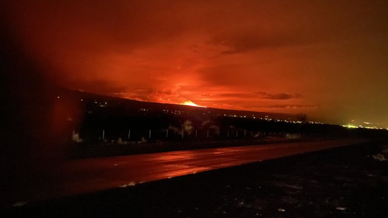 Снимка: Най-големият действащ вулкан в света изригна за първи път от 40 г.