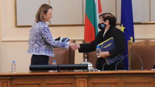Ива Митева бе избрана за председател на НС, ГЕРБ - сами в парламента
