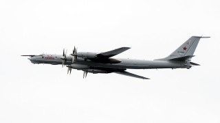 Руски самолет Ту 142 за борба с подводници е прелетял на