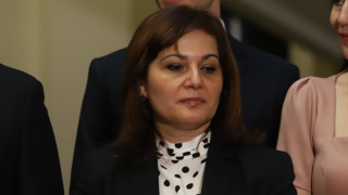 Новоизбраният министърът на здравеопазването проф Асена Сербезова е поискала временно