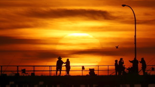 Австралия е връхлетяна от гореща вълна която продължава да се