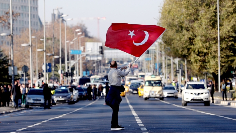 Арестуваха над 100 членове на прокюрдската партия в Турция