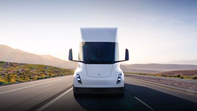 Първите Tesla Semi камиони тръгват по пътищата
