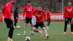 Всички "армейци" са налице