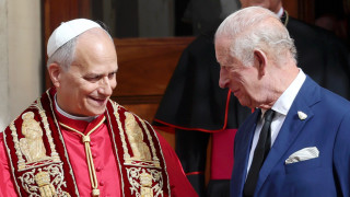 Крал Чарлз III и папа Лъв XIV направиха исторически жест