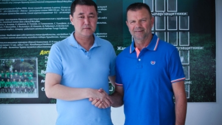 Стойчо Младенов изненада: Бих обсъдил предложение от всеки български клуб