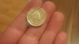 Арестуваха 25 годишен подлъгал 82 годишна жена че й продава златна пендара