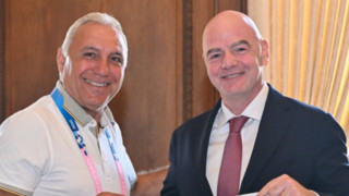 Легендата на българския футбол Христо Стоичков обяви че дарява акциите си