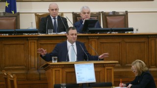 БСП искат оставката на Валентин Радев заради пропуските на летището