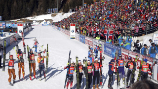 Отборът на Норвегия продължава доминацията си като спечели смесената щафета
