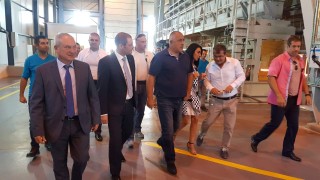 Премиерът Бойко Борисов подкара джипа за да инспектира турските заводи