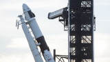  SpaceX сполучливо приземи ракетата си след изпращане на три канадски спътника 