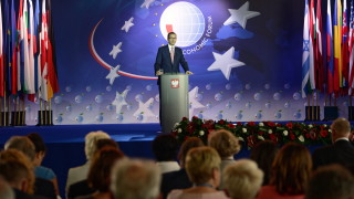Премиерът на Полша съобщи че страната му иска САЩ да